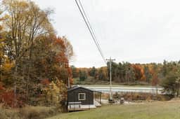 Warm & Cozy Stay| Near RRG Hiking | Firepit