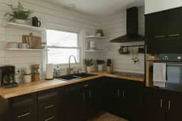 The Meridian" Modern Stay near Downtown / Airport - Holiday Home