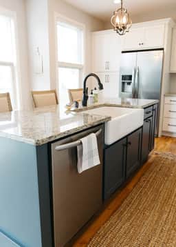 Urban Downtown Stay| Spacious Large Home | MLK