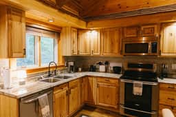 Hideaway Cabin |Hot Tub| Firepit | Wooded Stay