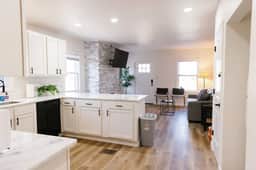Earl Grey | Apartment Near Downtown Lexington| 2BD