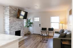 Earl Grey | Apartment Near Downtown Lexington| 2BD