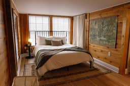 Cozy Cabin Breathtaking Mountain View w/ Hot Tub