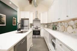 Quaint Cottage in DTown Lex, 15 mins to Horse Park