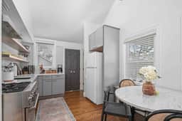 Parkview Cottage | Walkable to Food, Shops, Pool
