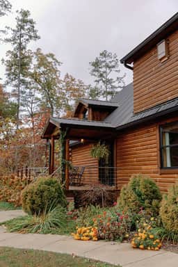 Arch Fun Cabin with Hot Tub & Views | Games in RRG