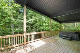 Stylish Woodland Cabin in w/ Sauna & Hot Tub