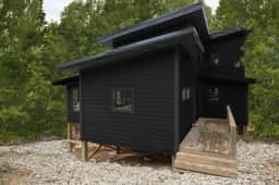Stylish Woodland Cabin in w/ Sauna & Hot Tub
