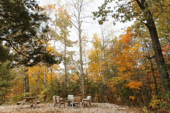 Comfy Woodsy Stay| Near Hiking in RRG| Firepit