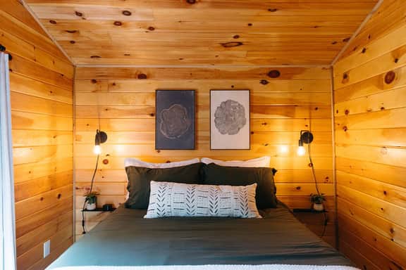 Warm & Cozy Stay| Near RRG Hiking | Firepit