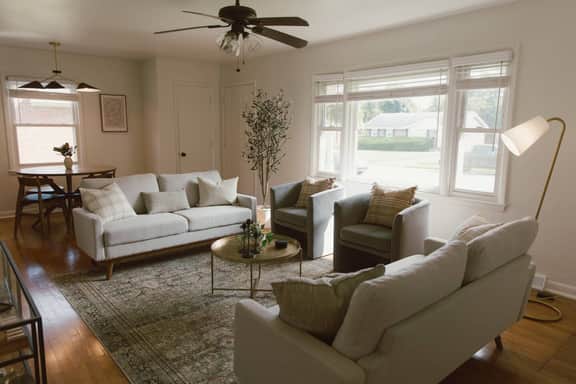The Meridian" Modern Stay near Downtown / Airport - Holiday Home