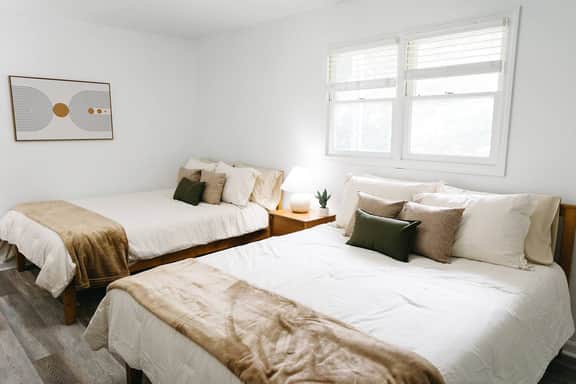 Morning View 1" Cozy Modern Stay - College/Hiking - Apartment