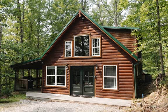 Woodsy Cabin Experience | HotTub| Firepit| Lantern