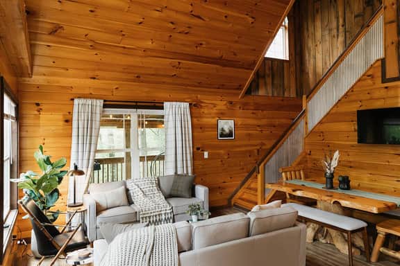 Woodsy Cabin Experience | HotTub| Firepit| Lantern