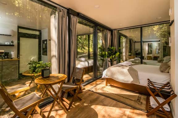 Modern Mirror Home| Creek| Hot-tub | Glass House1