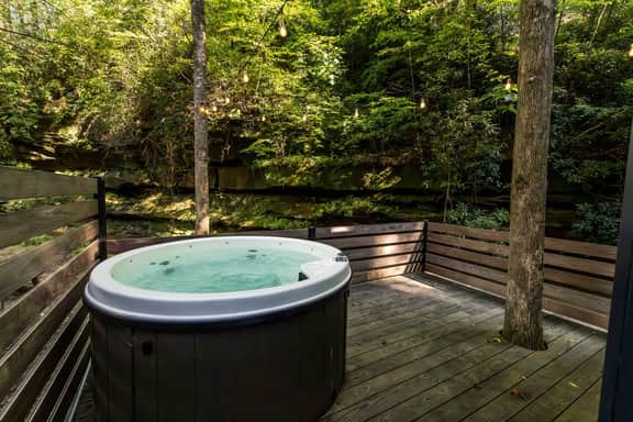Modern Mirror Home| Creek| Hot-tub | Glass House1