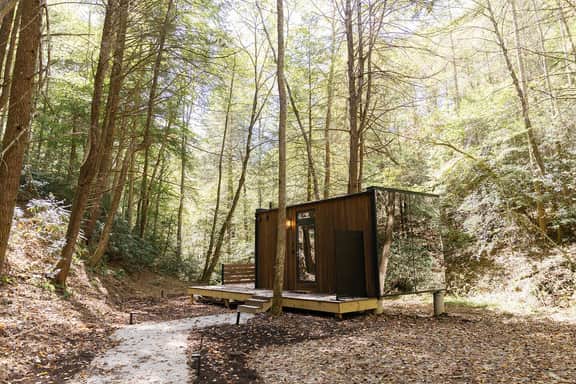 Modern Mirror Home| Creek| Hot-tub | Glass House3