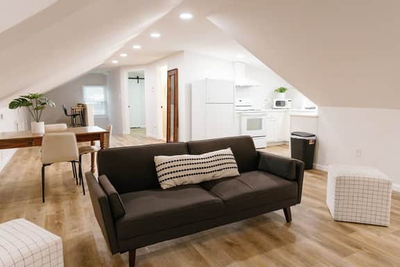 Seabiscuit| Loft Apartment Downtown Lexington| 1BD