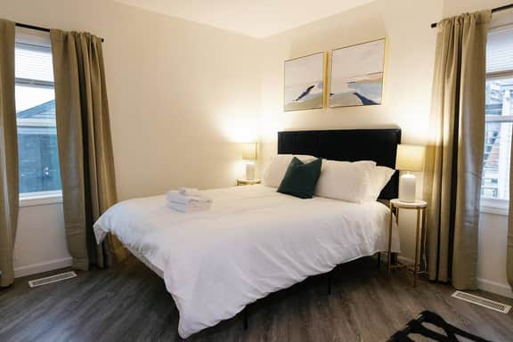 Goldenrod| Apartment Near Downtown Lexington| 1BD