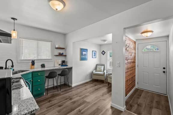 Mint Julep |Apartment Near Downtown Lexington| 1BD