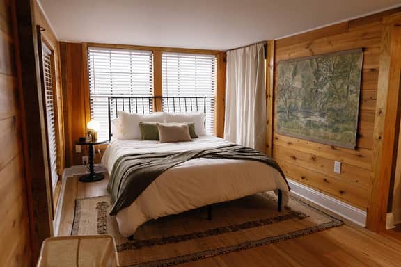 Cozy Cabin Breathtaking Mountain View w/ Hot Tub