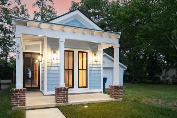 Quaint Cottage in DTown Lex, 15 mins to Horse Park