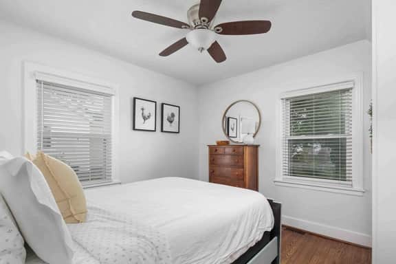 Parkview Cottage | Walkable to Food, Shops, Pool