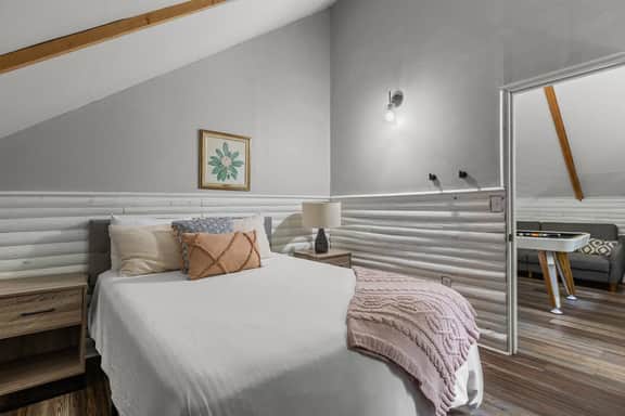 Private RRG Cabin | Hot Tub, Game Room, Views