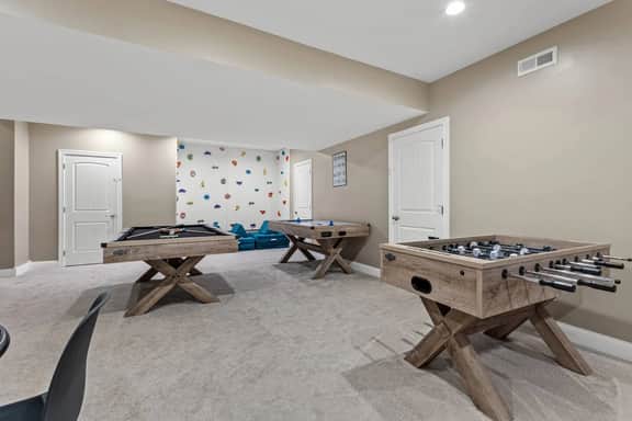 Fun House w/ HotTub| Theatre | Gameroom| Sleeps 16