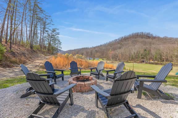Fun House w/ HotTub| Theatre | Gameroom| Sleeps 16