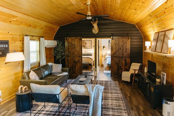 Comfy Woodsy Stay| Near Hiking in RRG| Firepit