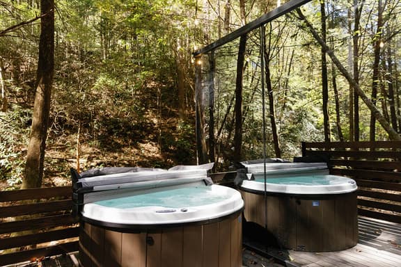 Modern Mirror Home| Creek| Hot-tub | Glass House2