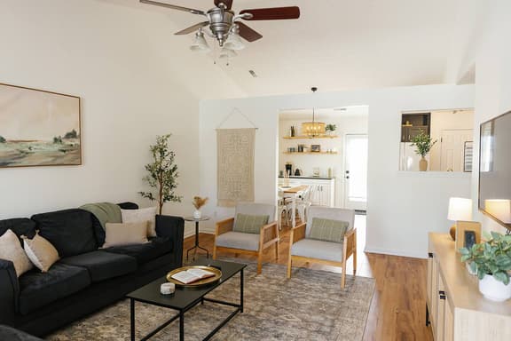 Peaceful Modern Stay w/ Yard | Near KY Horsepark