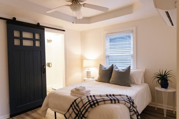 Big Blue| Apartment Near Downtown Lexington| 1BD