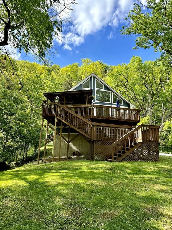 River Relaxation | Riverfront Home| Winchester
